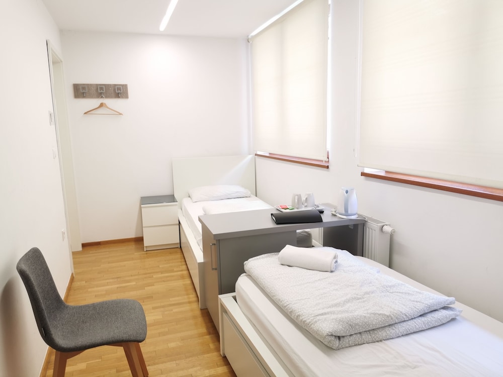 Rooms Sincere 1830 8/25