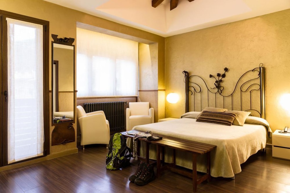 Superior, Queen Bed