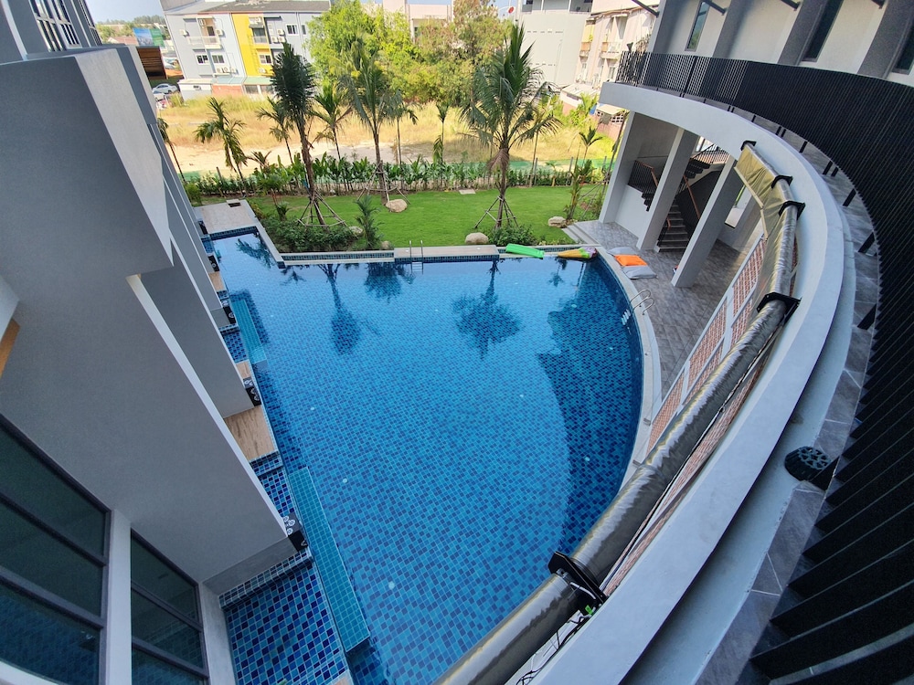 Atom Phuket Hotel -SHA Plus 35/50