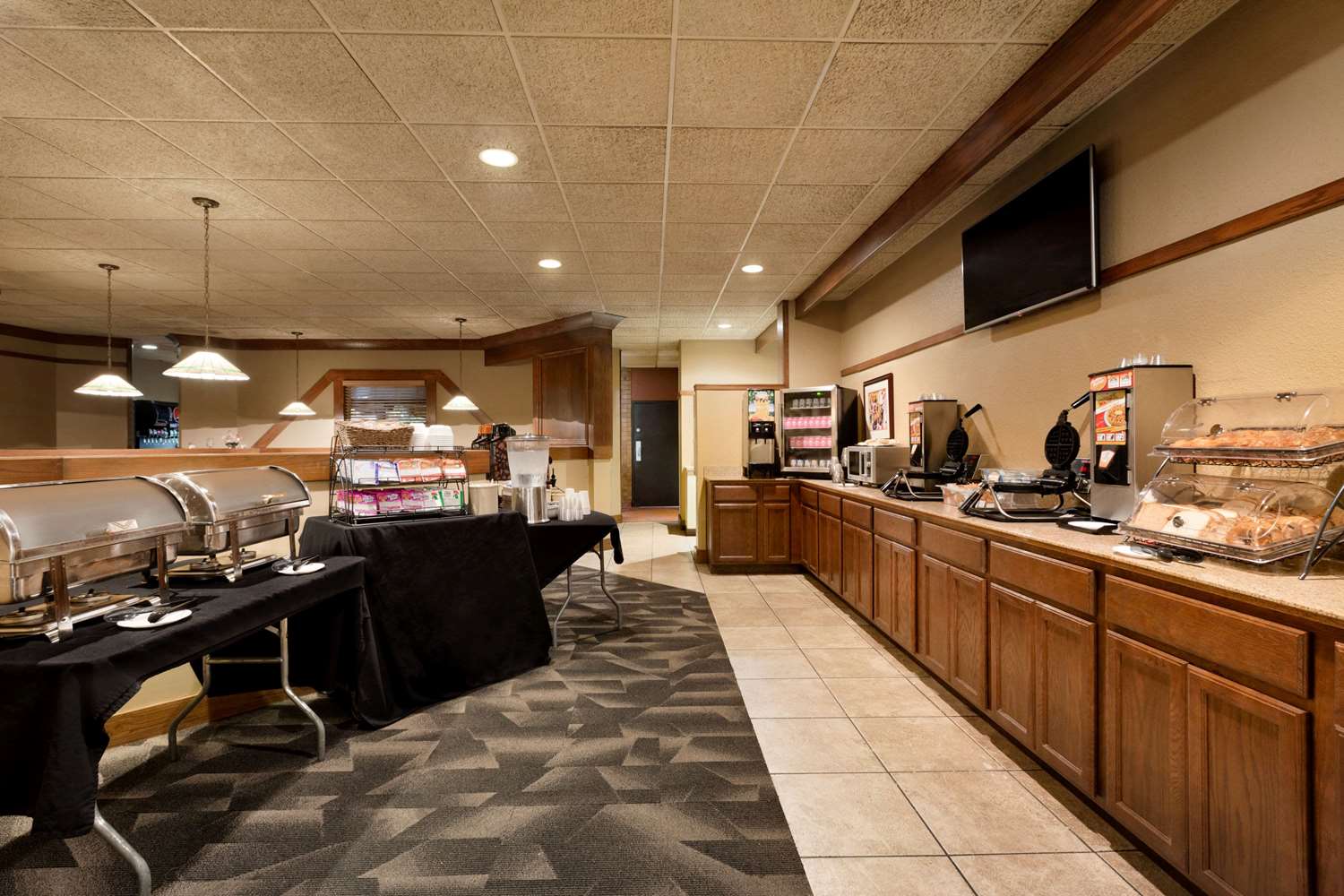Ramada by Wyndham Fargo 9/15
