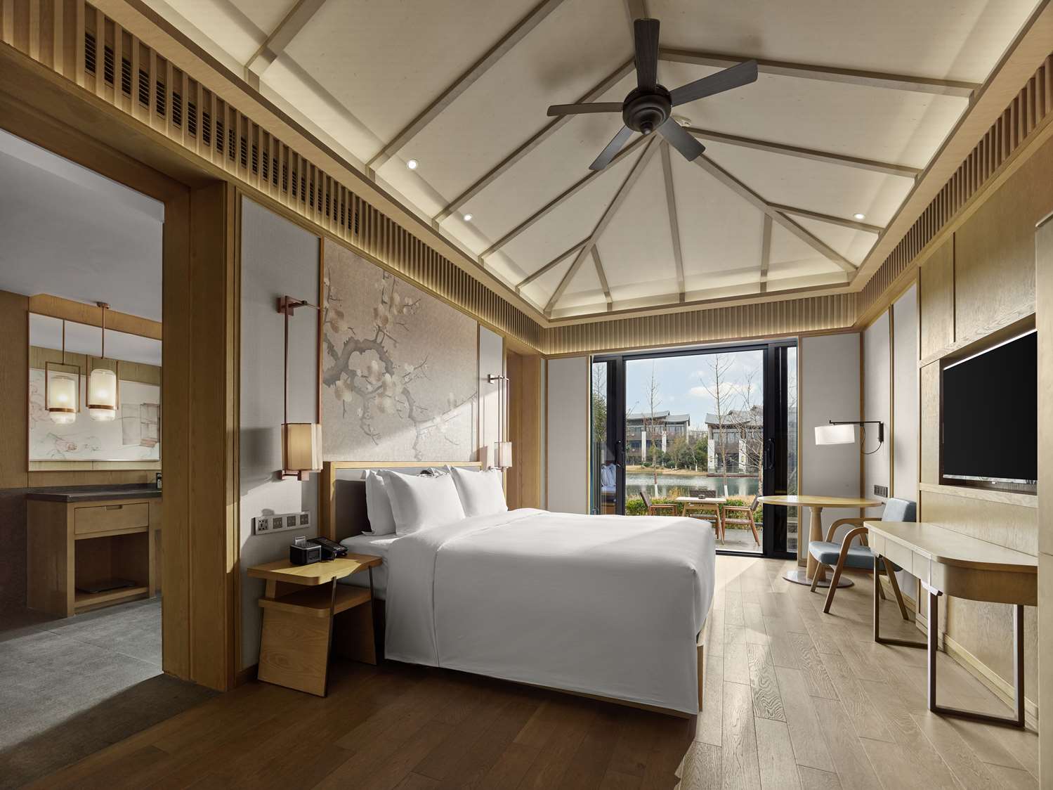 Deluxe, King Bed, Hot Tub