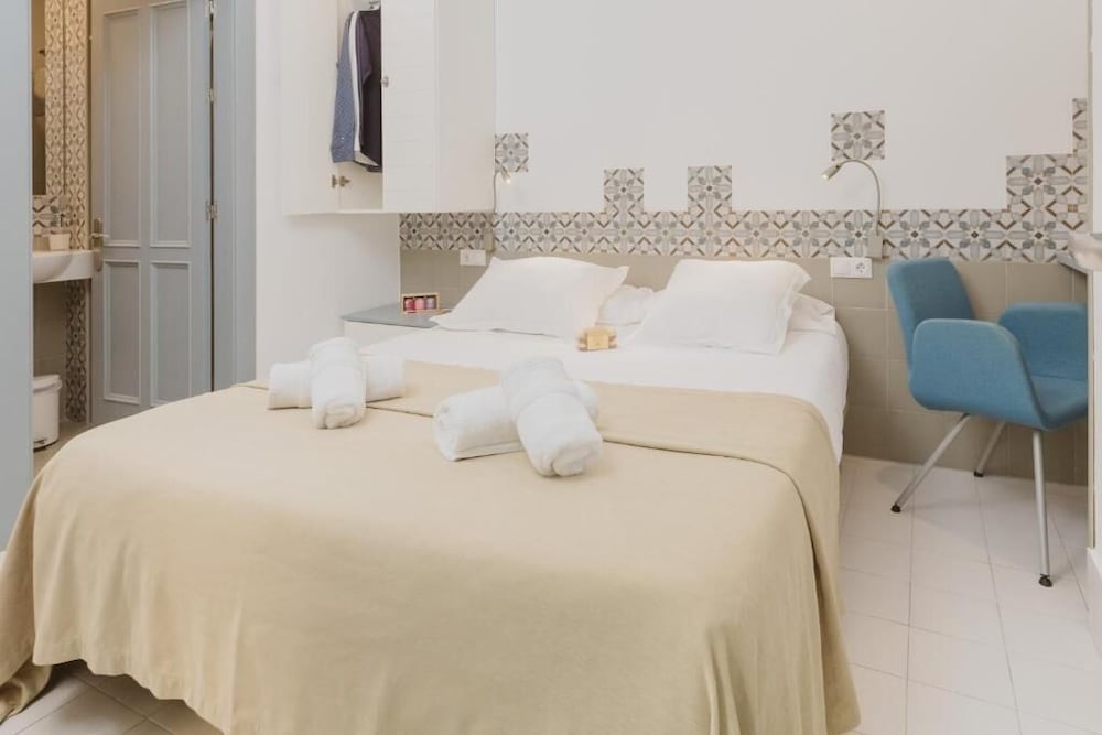 Hostal Gravina 13/50