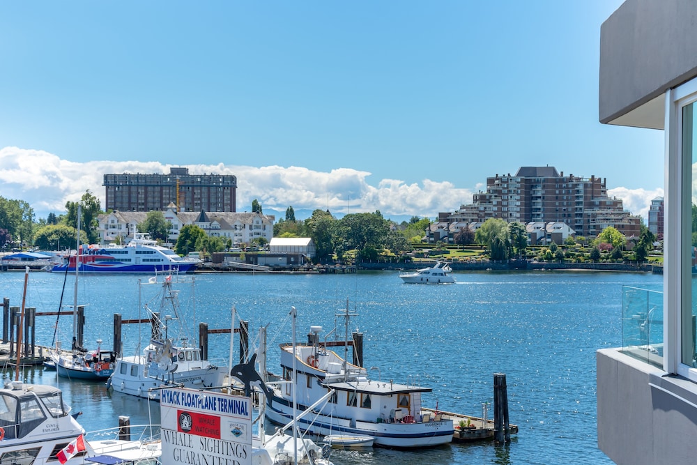 Victoria Regent Waterfront Hotel & Suites 70/86