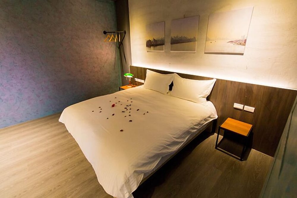 Classic, Queen Bed