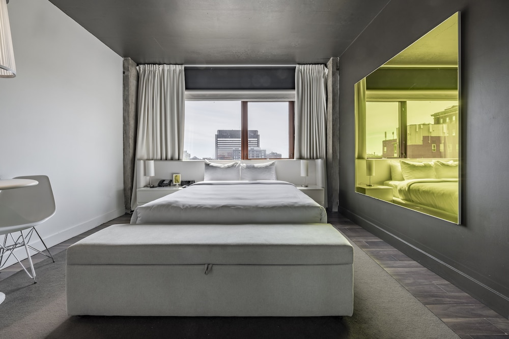 Hotel Zero 1 21/82
