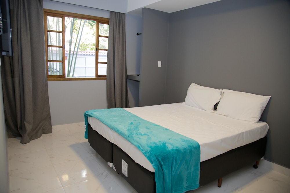 Suite, Garden View