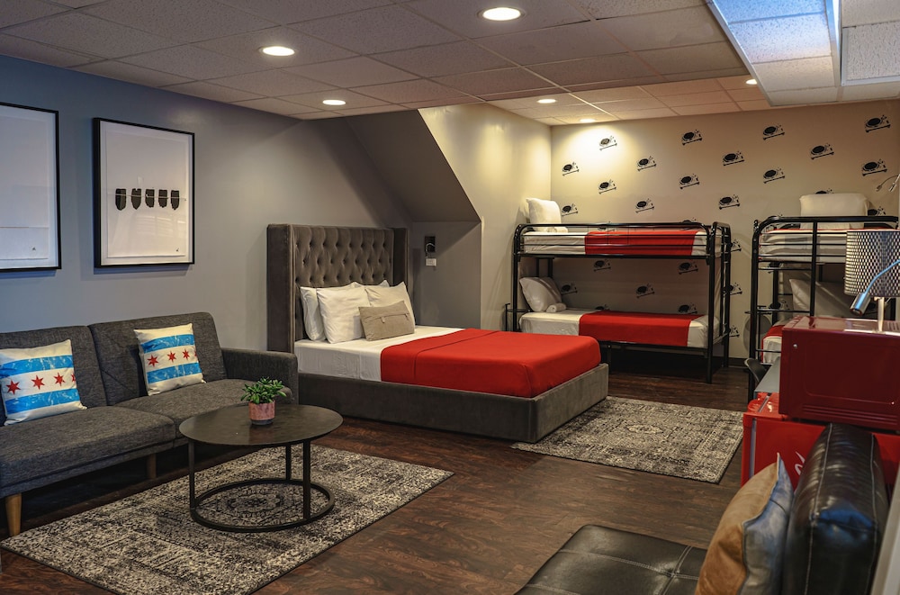 Chicago Getaway Hostel 27/50