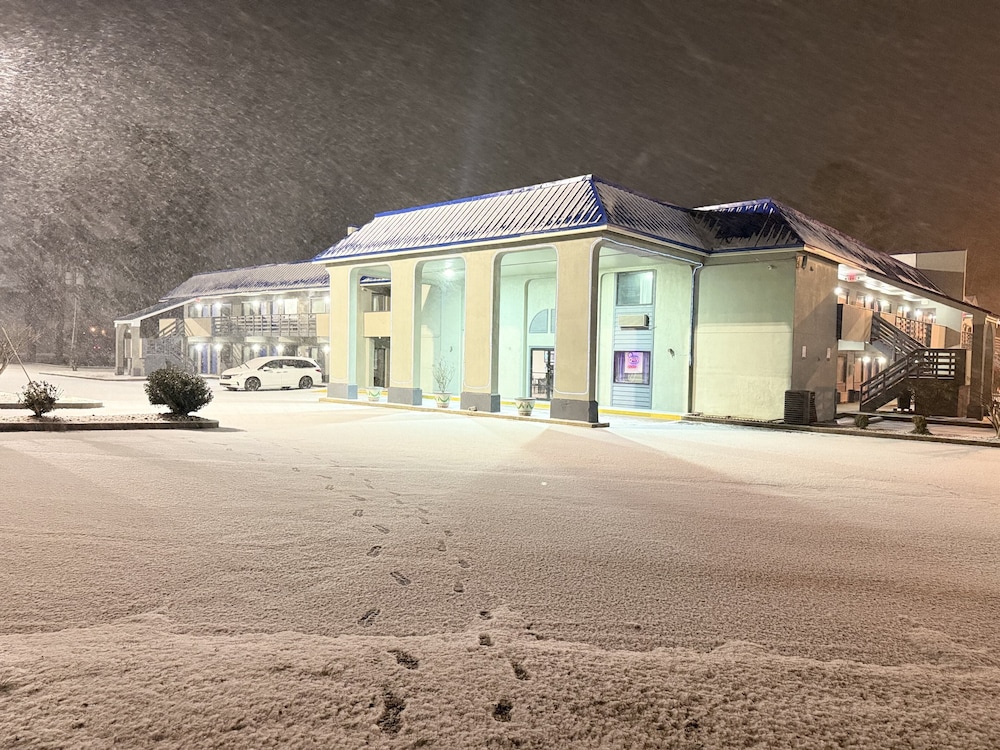 Rodeway Inn and Suites Plymouth Hwy 64 54/55