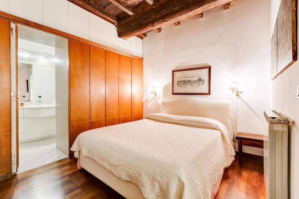 Historical Apartment near Spanish Steps 4/19