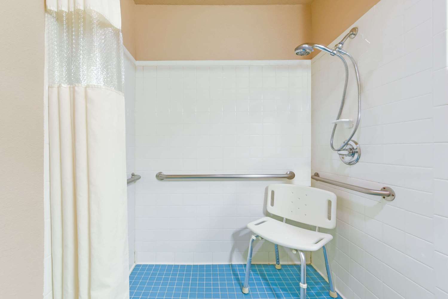 Days Inn By Wyndham Granbury 48/49