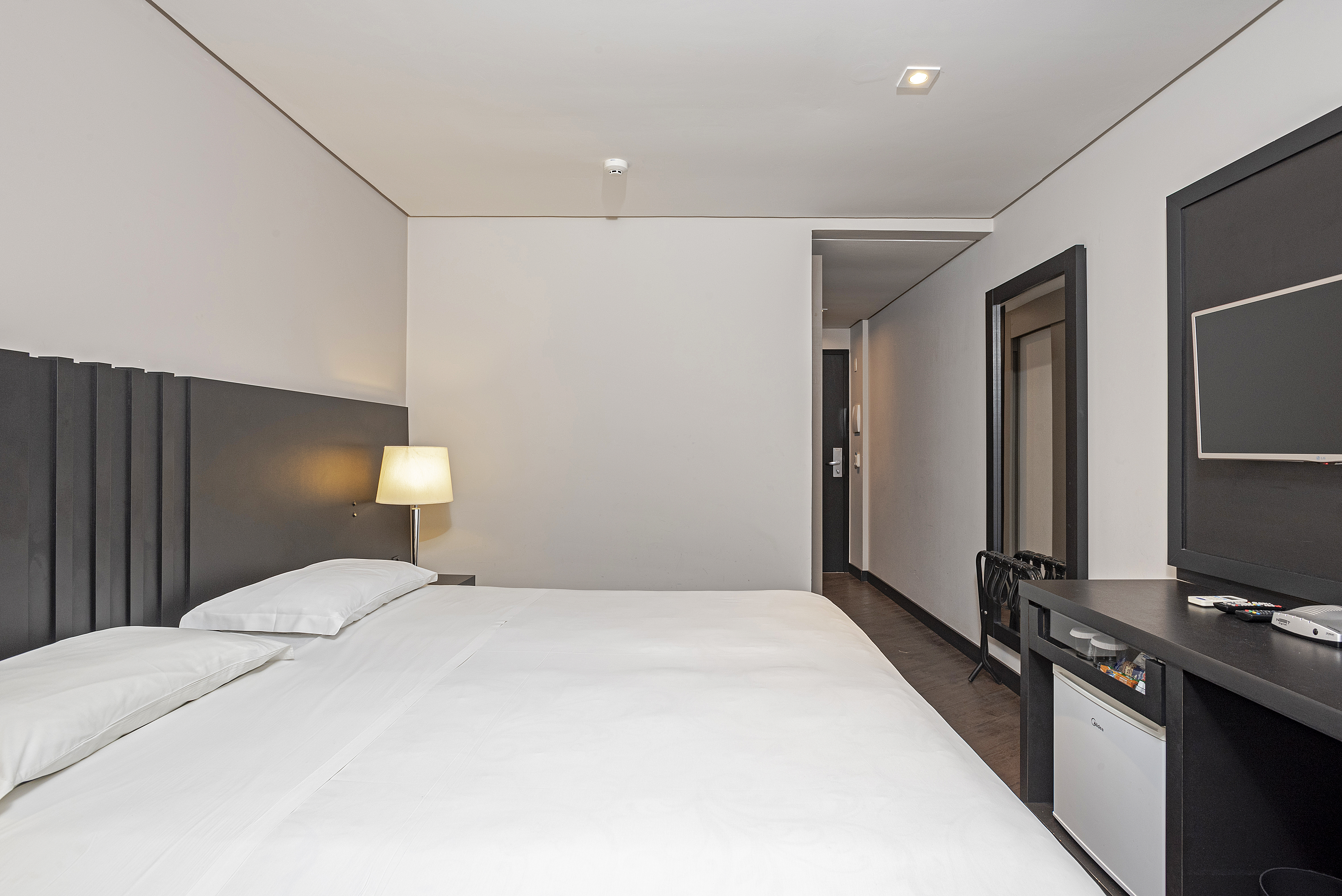 SUPERIOR, DELUXE, DOUBLE BED