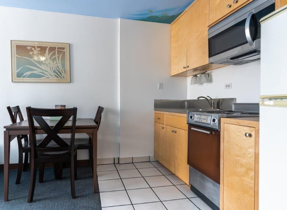 Holiday Surf Hotel 4/43