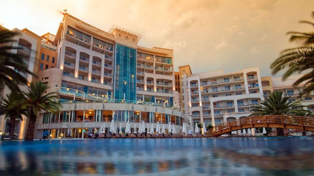 Splendid Conference Spa Resort in BECICI