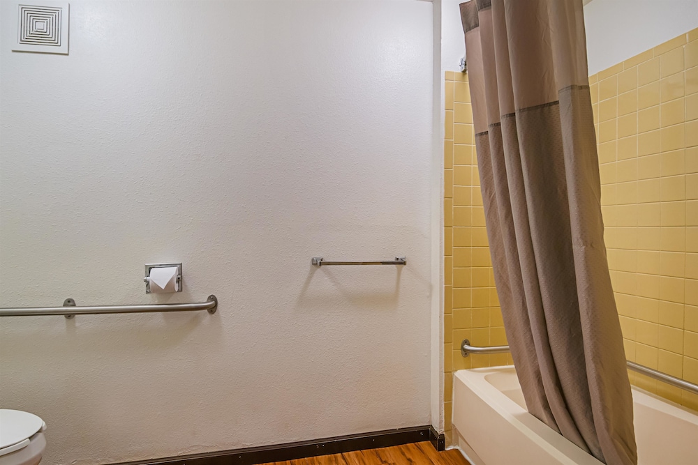 Motel6 Knoxville, TN - North 43/45