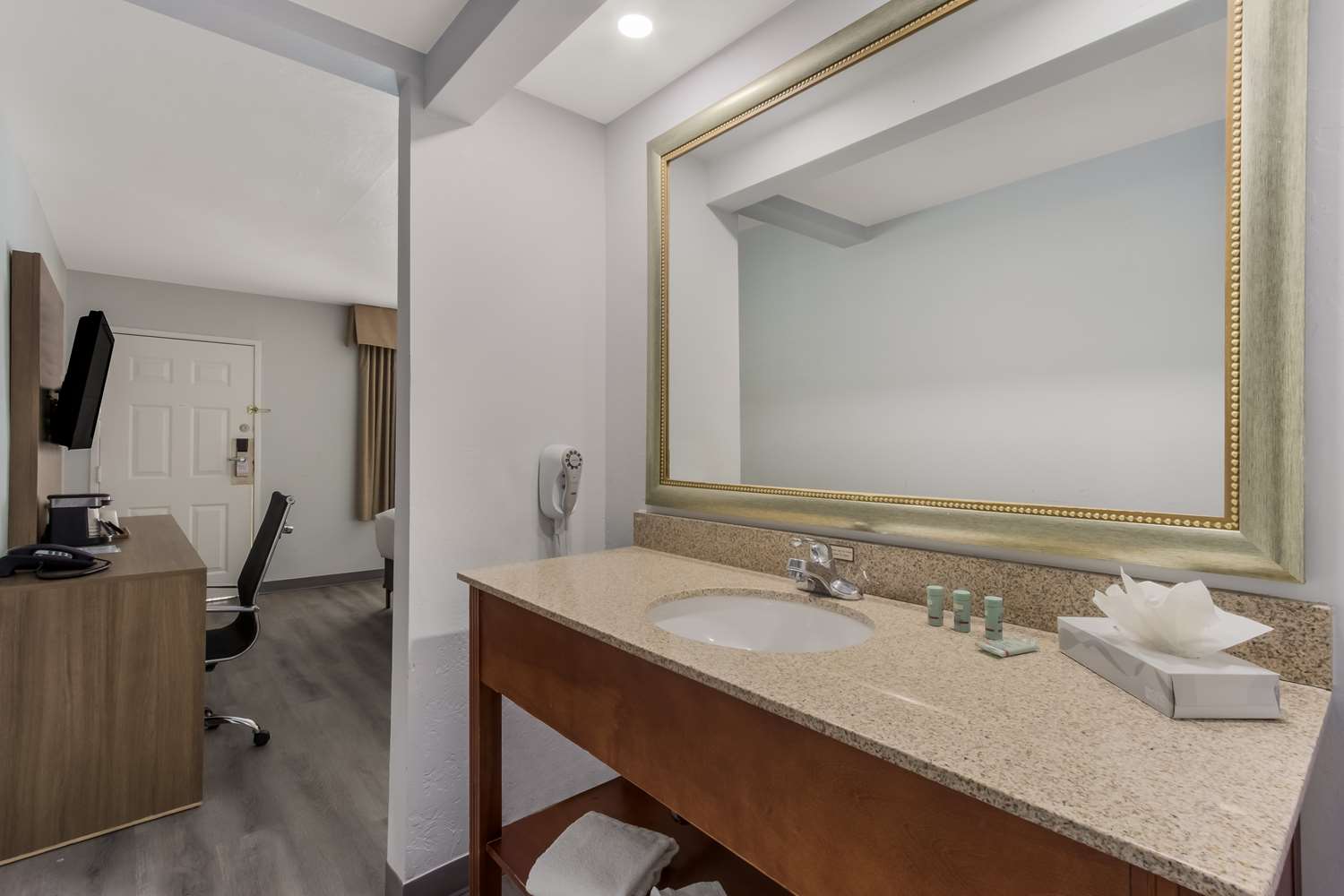 غرفة بسرير كينج، Baymont Inn & Suites by Wyndham Tempe University/Phoenix 5/5