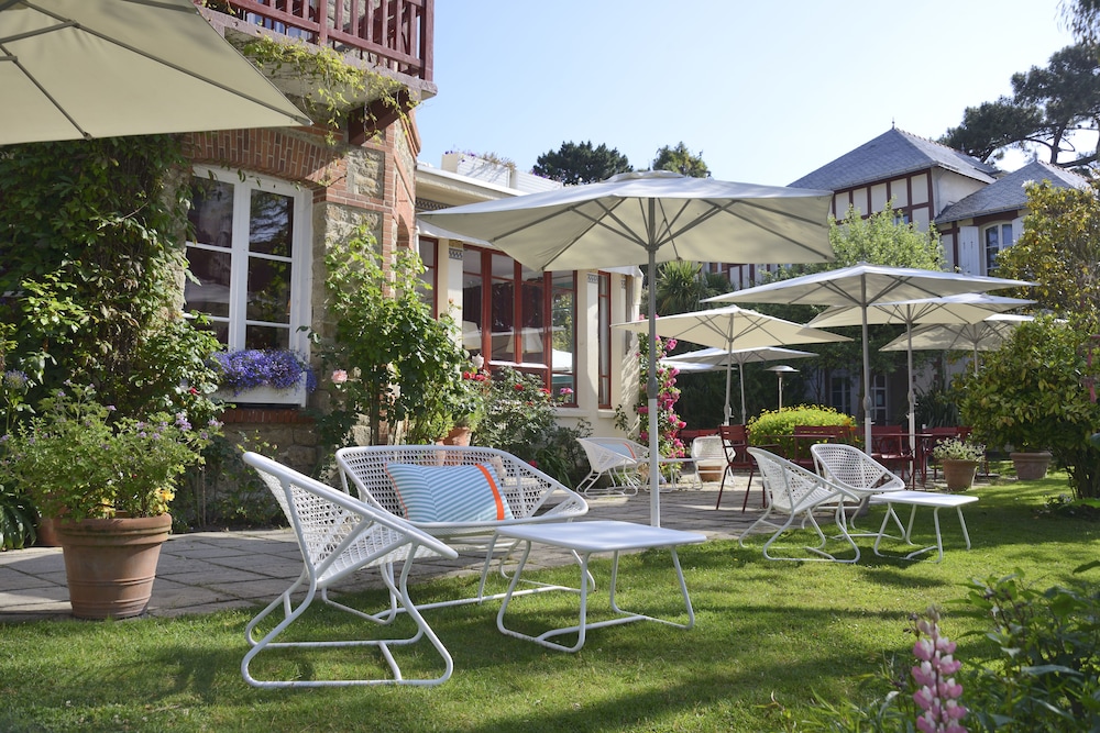 Saint Christophe Hotel 48/50