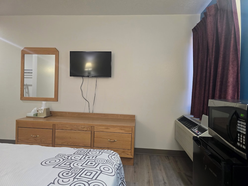 Economy Inn 8/60