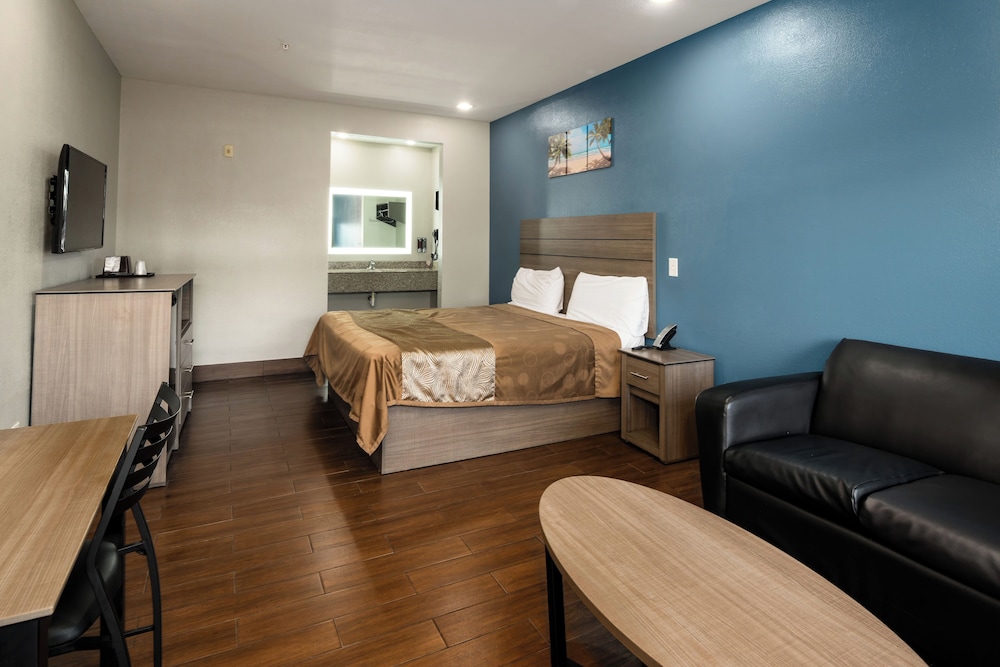Moonlight Suites 47/65