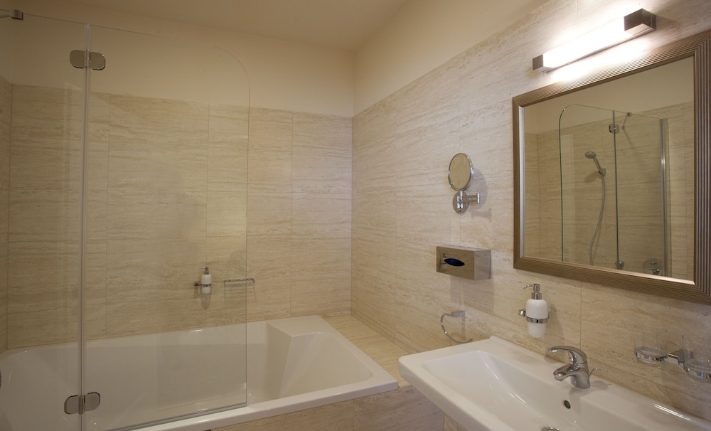 Barokk Hotel Promenad Gyor 22/24