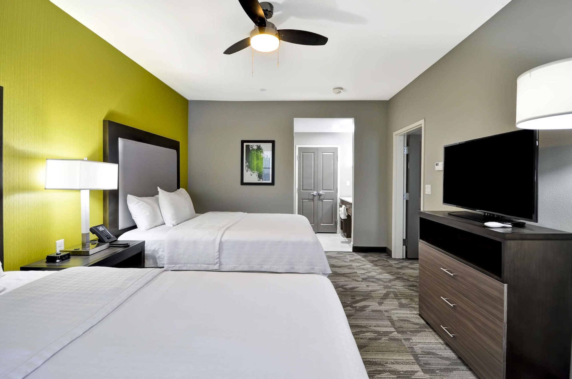 EXECUTIVE, SUITE, KING BED
