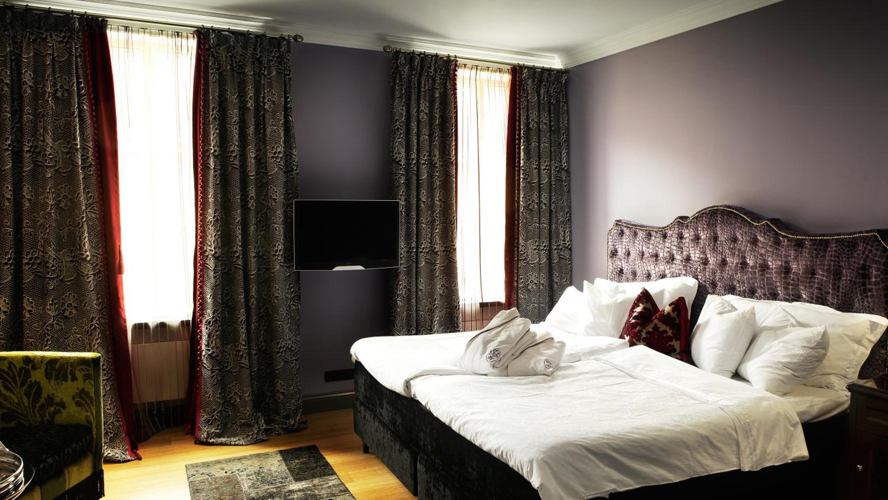 Medium, Premium, Double Bed
