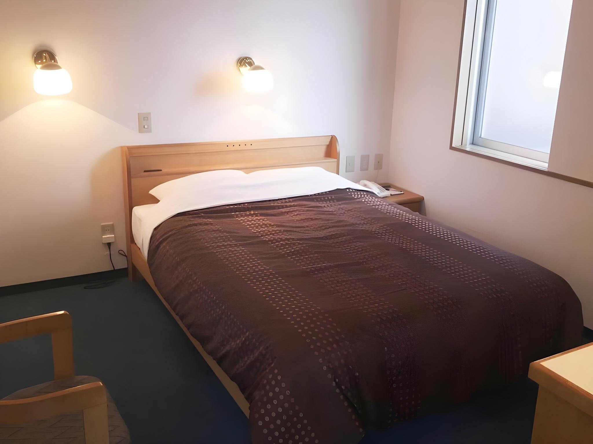 ROOM, DOUBLE BED