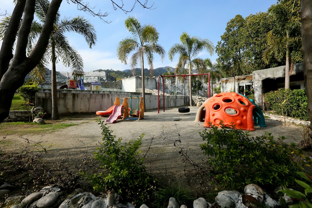 HOTEL BRYS CAVES 25/29