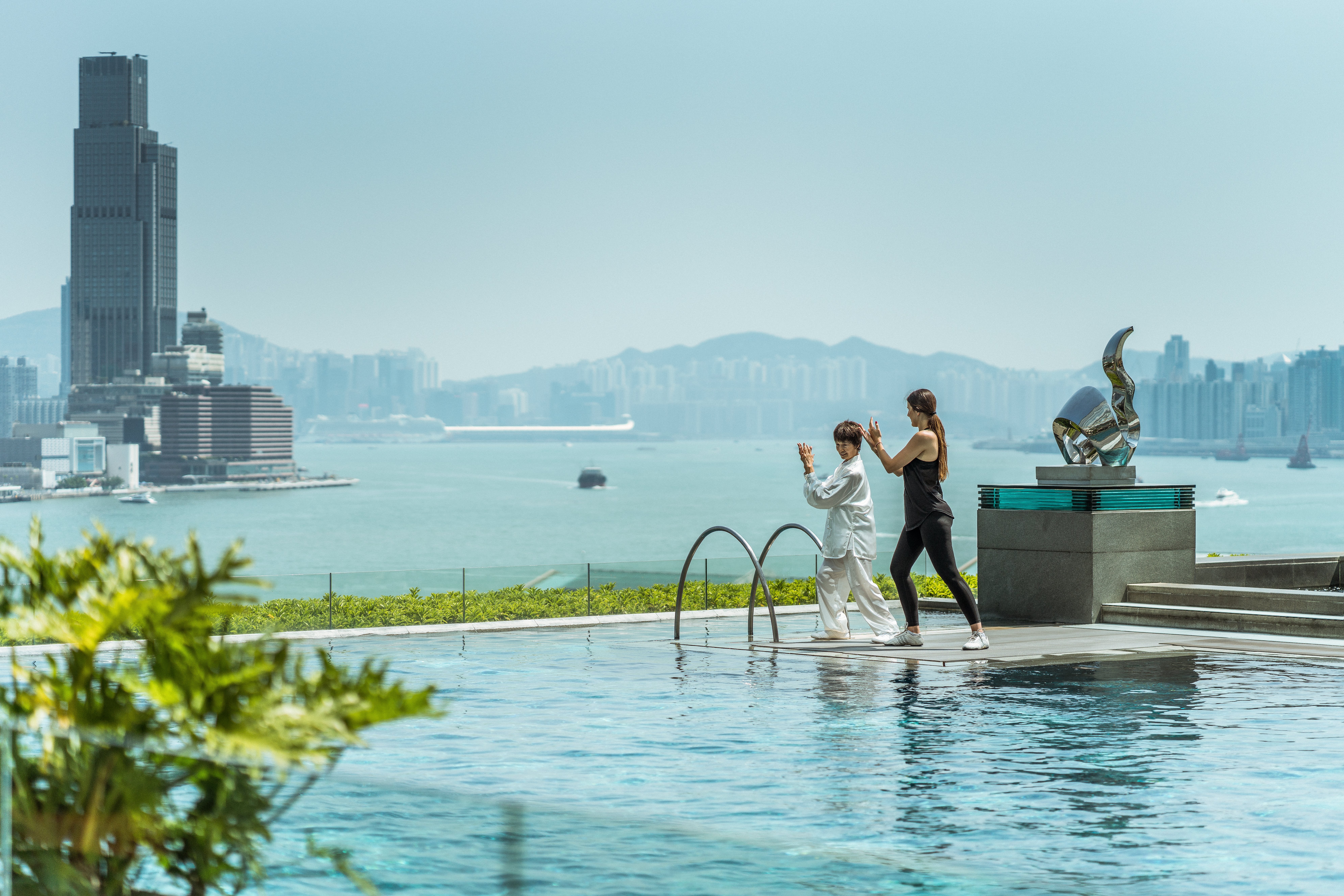 Four Seasons Hotel Hong Kong 73/76