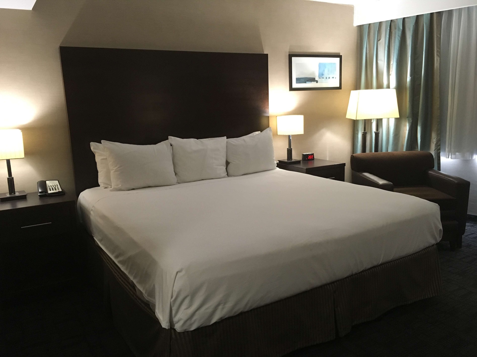 ROOM, KING BED