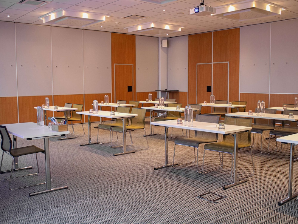 NOVOTEL EVRY COURCOURONNES 37/47