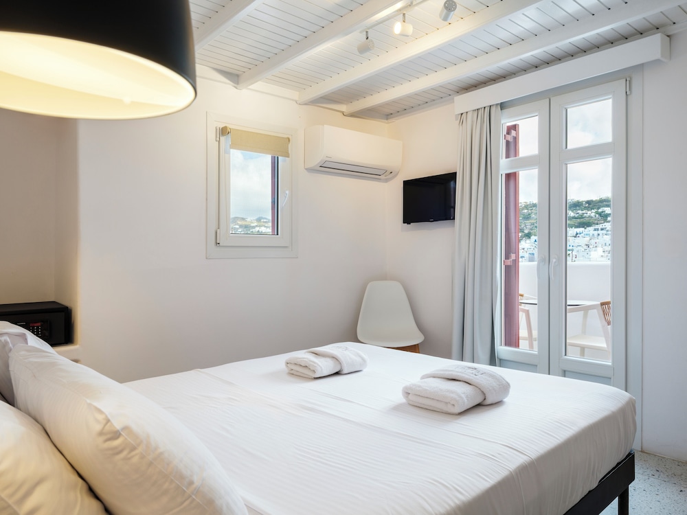 COZY, DOUBLE BED, BALCONY
