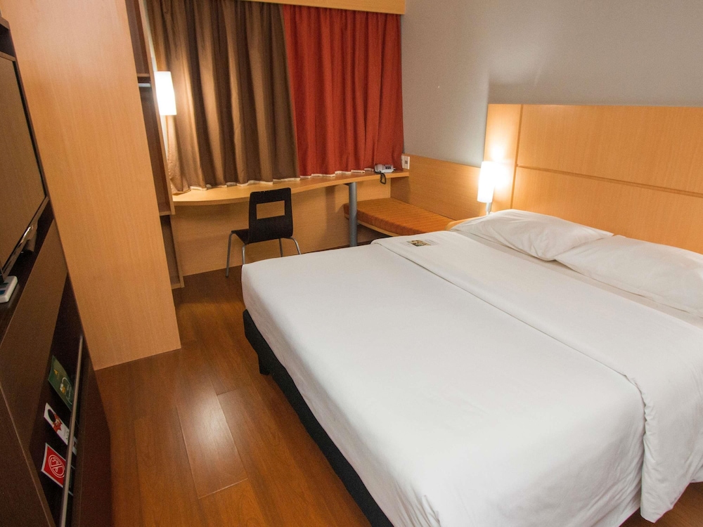 Ibis Asuncion 26/69