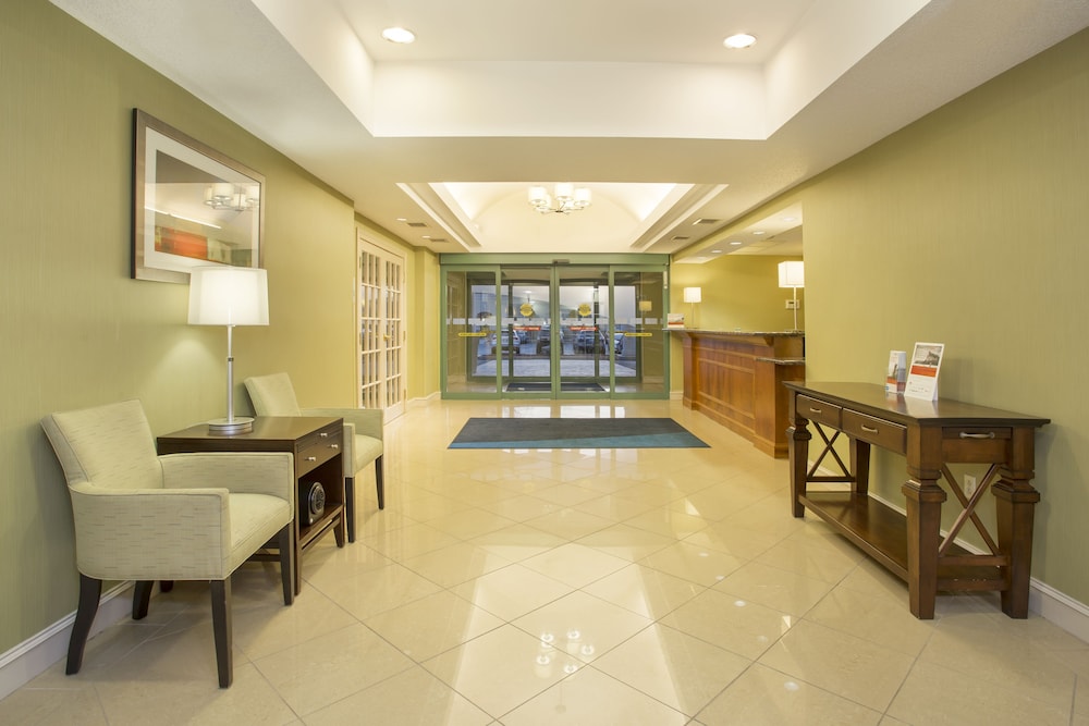 Holiday Inn Express Kalamazoo 32/47