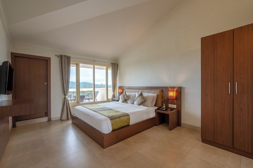 PRIVILEGE, SUITE, VALLEY VIEW, BALCONY