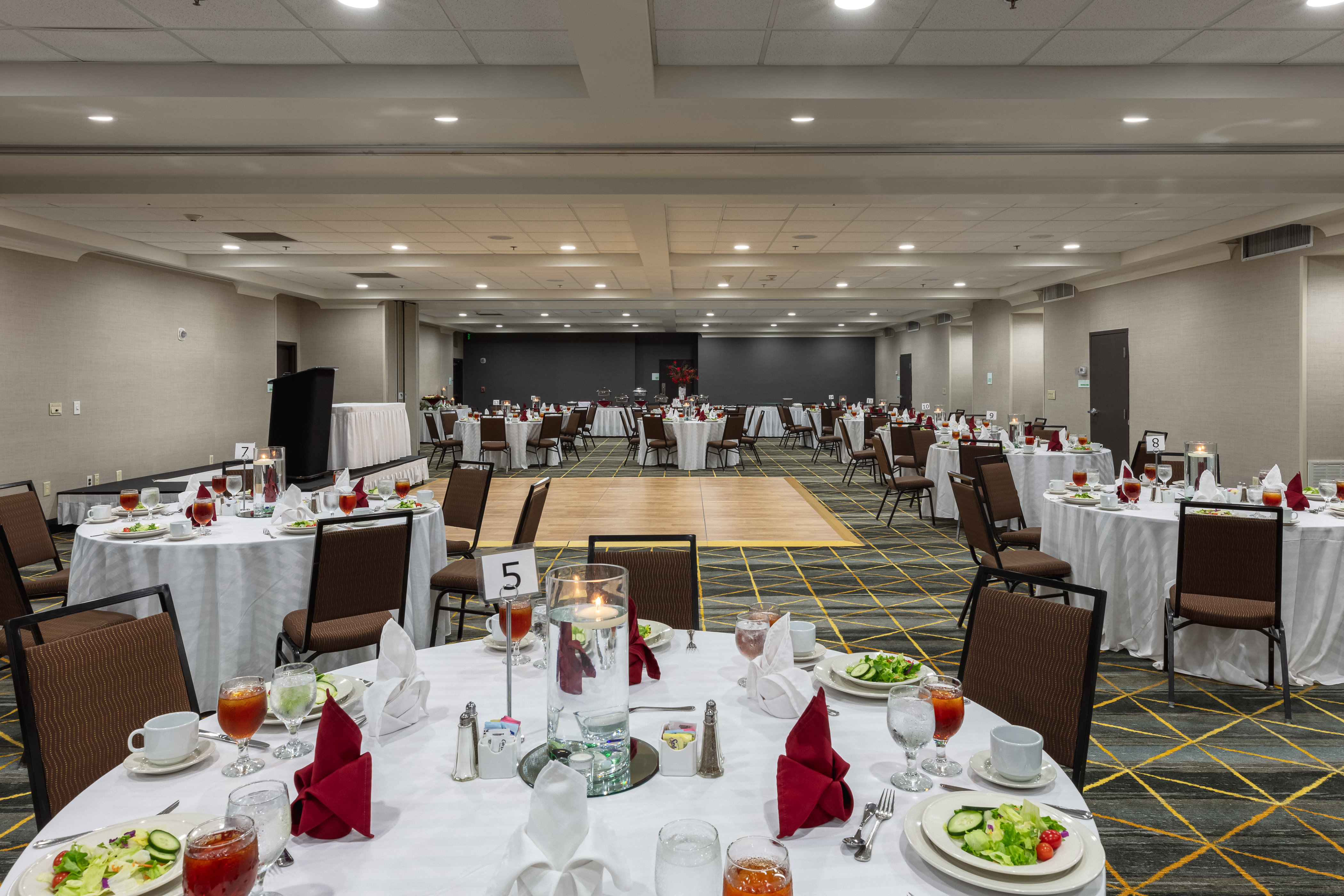 Holiday Inn Hotel Suites Atlanta Airport North 20/42