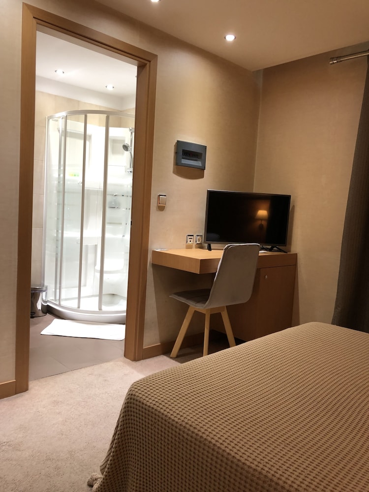 Deves Hotel 31/36