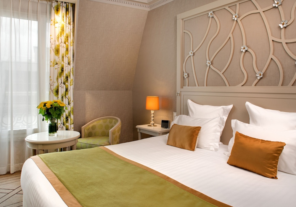 Hotel Rochester Champs-Elysees 24/68