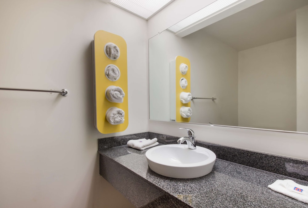 Motel6 Rothschild 35/37