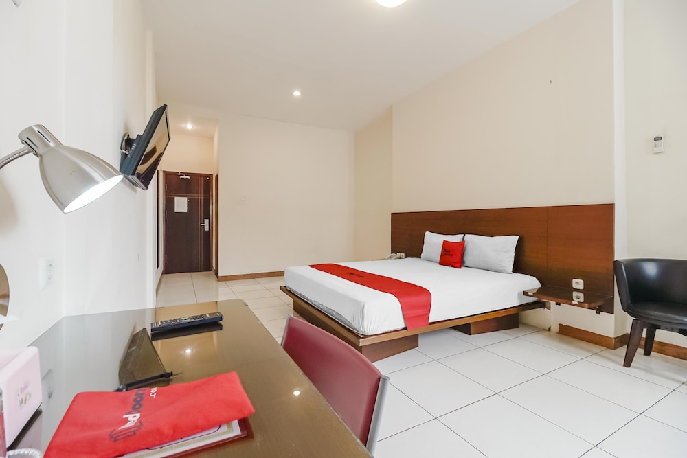 RedDoorz Plus @ Karebosi Area 2 (RedDoorz - Hotel Crown Inn) 15/28