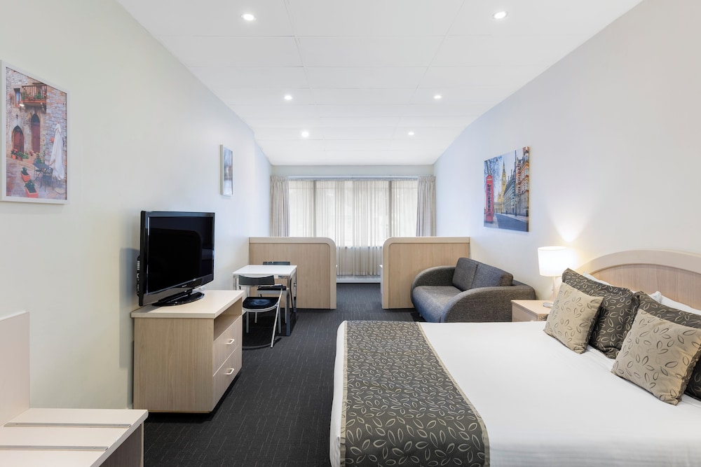 Adelaide Granada Motor Inn 49/65