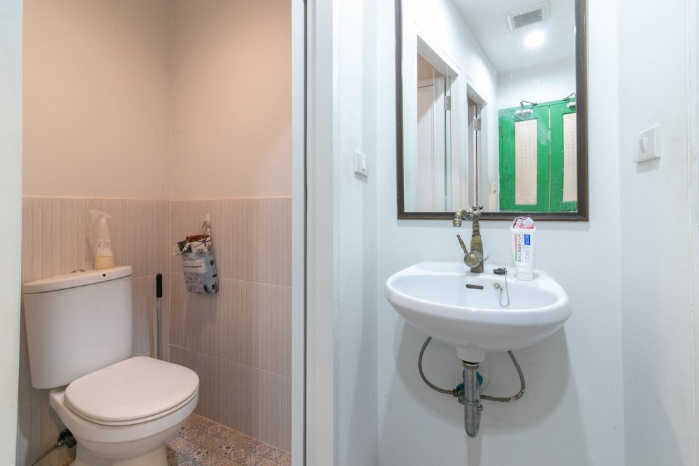 Ratana Boutique Hostel 16/18
