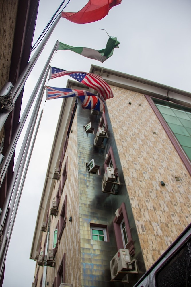 Marblebrand Hotel 3/42