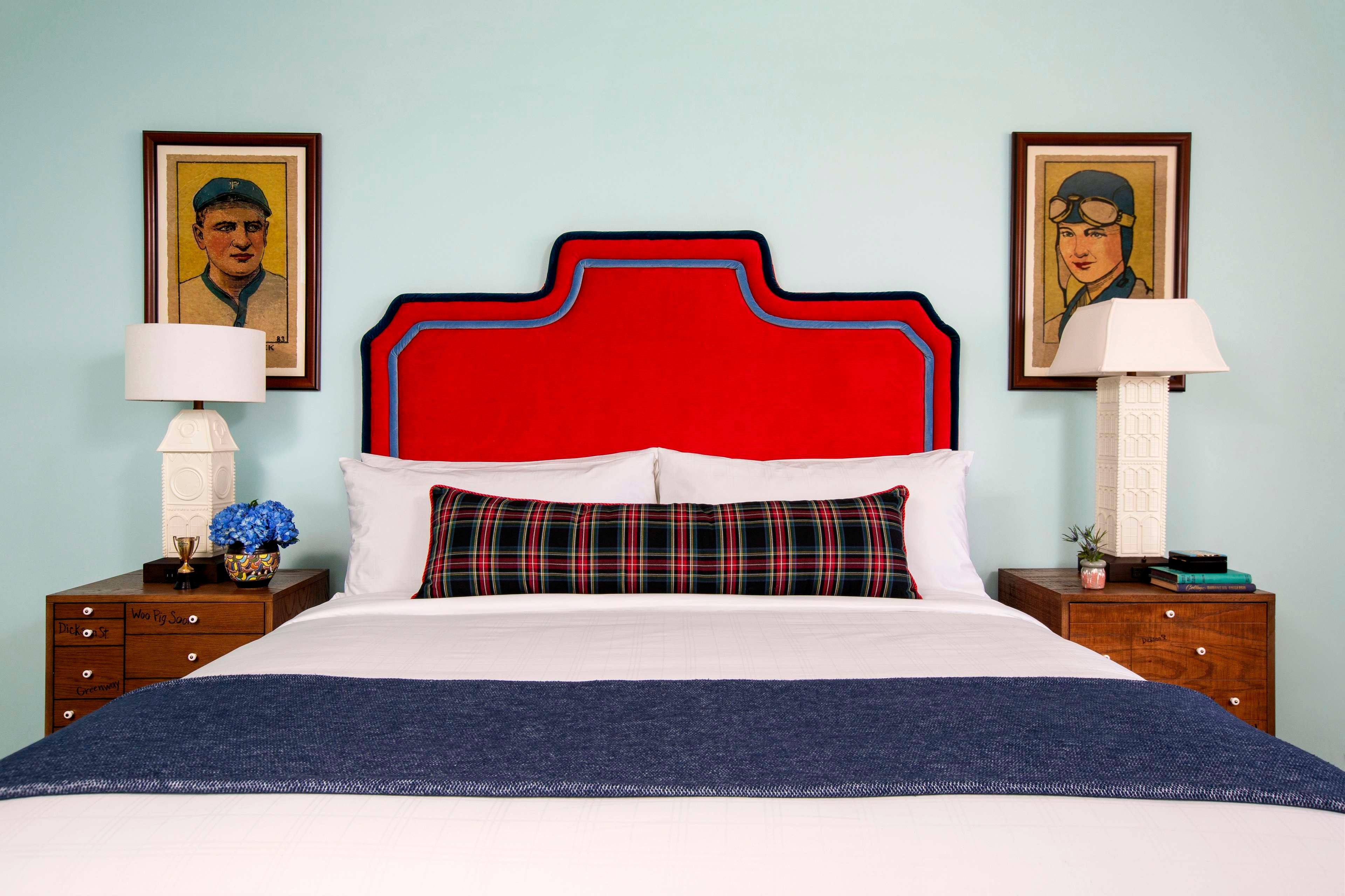 Graduate, King Bed, Corner, Accessible