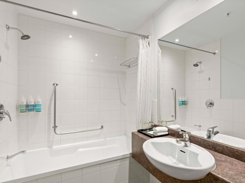NOVOTEL QUEENSTOWN LAKESIDE 48/50