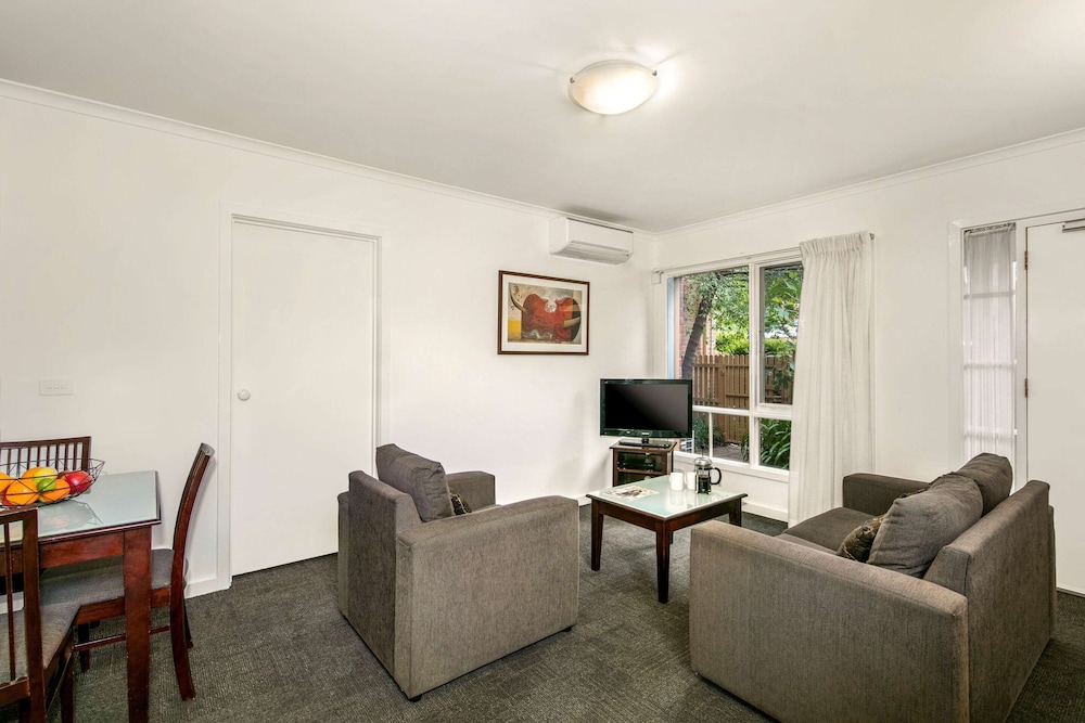 Comfort Apartments Royal Gardens 12/25