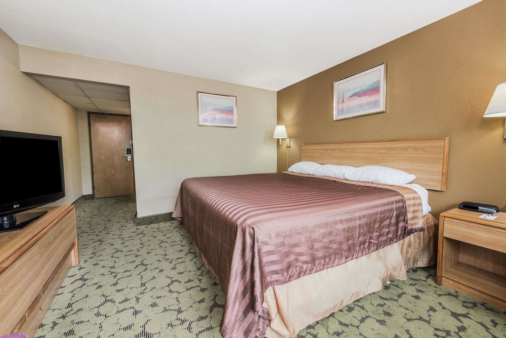 Travelodge By Wyndham Bloomington 26/62