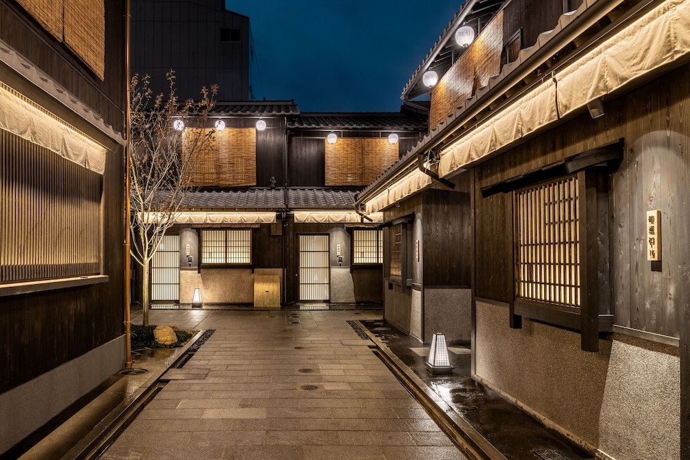Nazuna Kyoto Tsubaki St 30/47