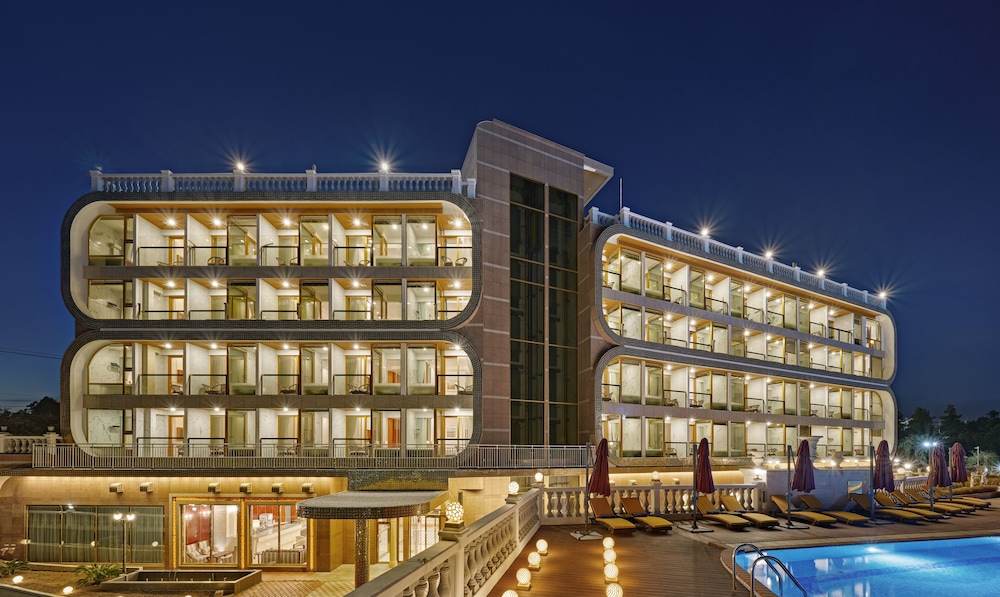 Goldone Hotel And Suites 2/72