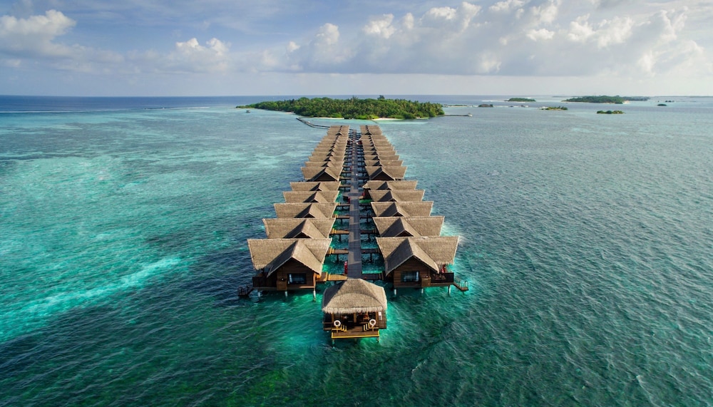 Adaaran Select Hudhuran Fushi 68/70