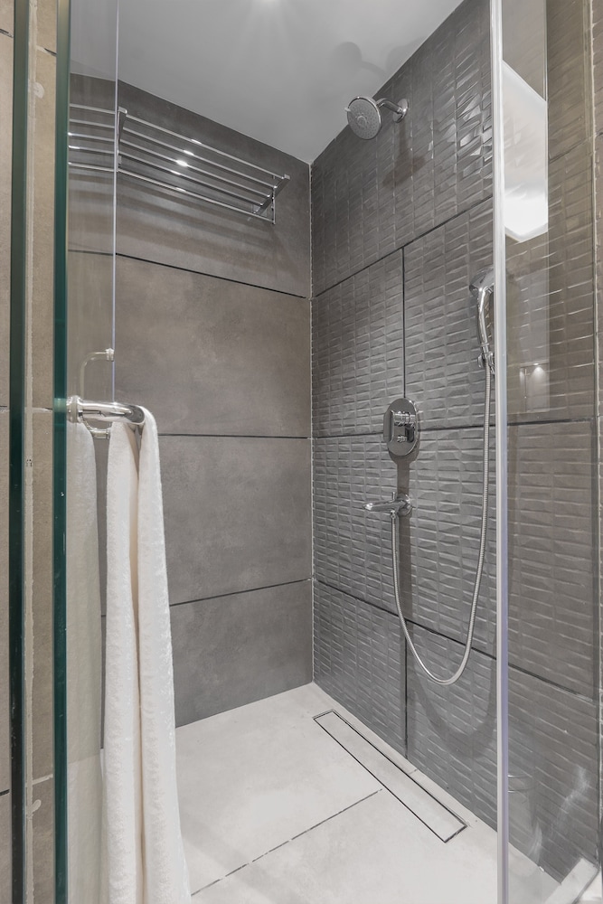 Mastiff Select Mandavya Dharamkot, McLeodganj 61/61
